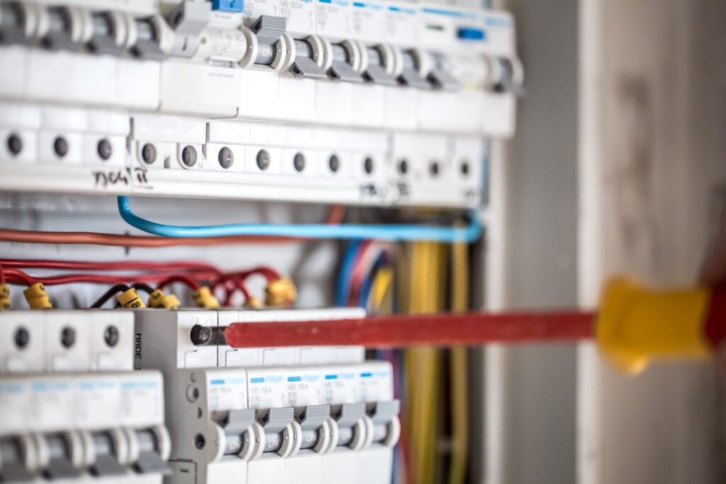 Diseño, cálculo y dirección de proyectos eléctricos industriales
